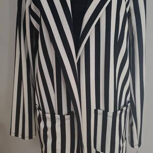 LulaRoe Gwen  blazer sz M *new*